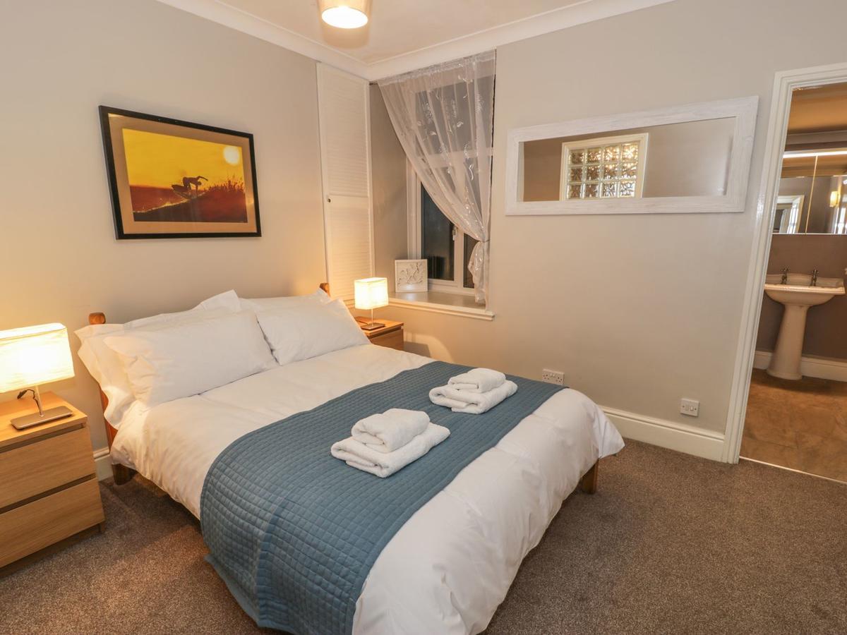 Seaview Apartment Бармут Экстерьер фото